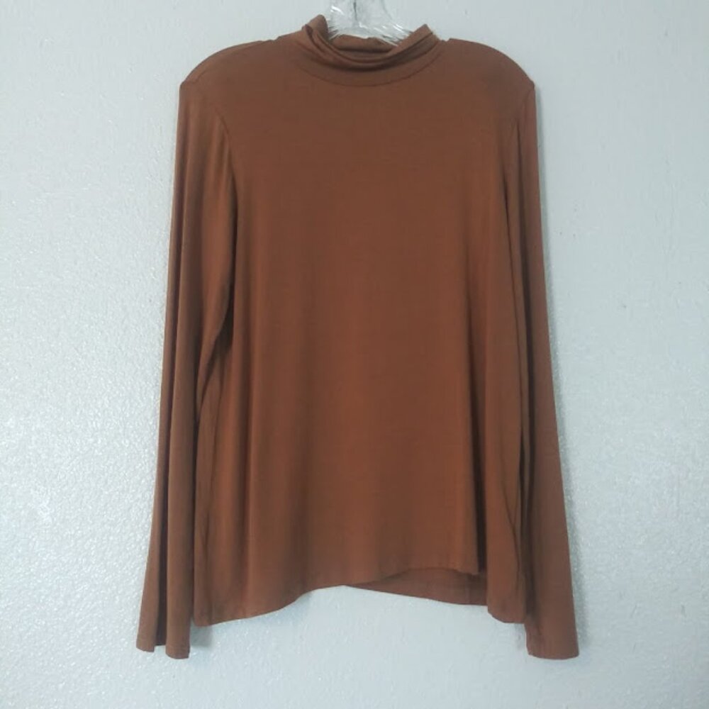 Leo & Nicole women's size L brown turtle neck top